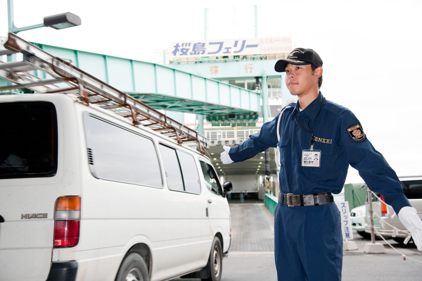 現場で活躍するゼンケイ宮崎の警備員
